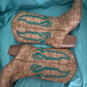 Maurices Tan and Teal Heeled Boots